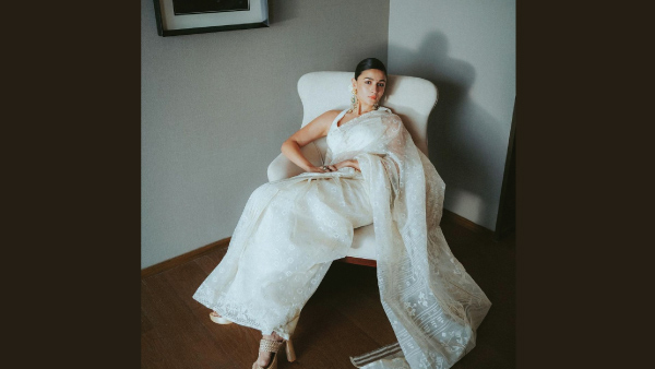 Alia Bhatt’s White Muslin Jamdani Saree Alia Bhatt’s White Muslin Jamdani Saree Is A Work Of Art!