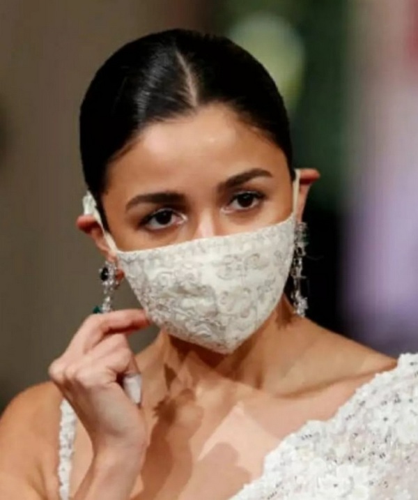 Alia Bhatt in mask at Berlin Alia Bhatt in mask at Berlin