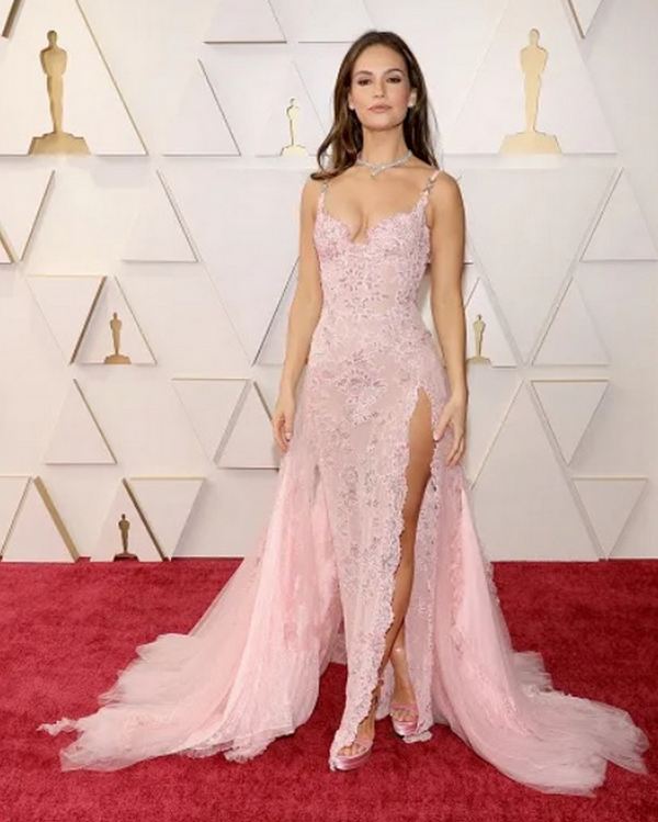 Lily James at the Oscars 2022 Lily James at the Oscars 2022