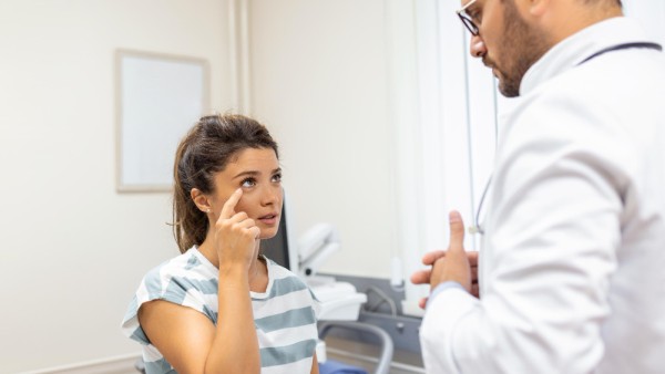 Low-Cost Device To Detect Eye Diseases Low-Cost Device To Detect Eye Diseases