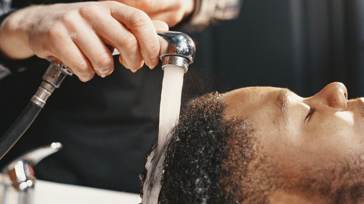 A Weekly Hair Wash May Not Be The Best Practice; Why? - Boldsky.com - Is It Okay To Wash Hair With Just Water