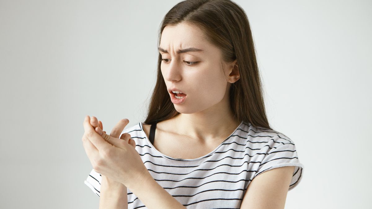 Is It Normal To Wake Up With Numb Fingers? What Can You Do About It