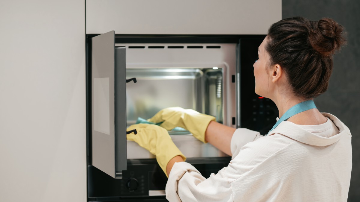 Essential Steps To Clean Your BacteriaRidden Microwave Oven And Zap