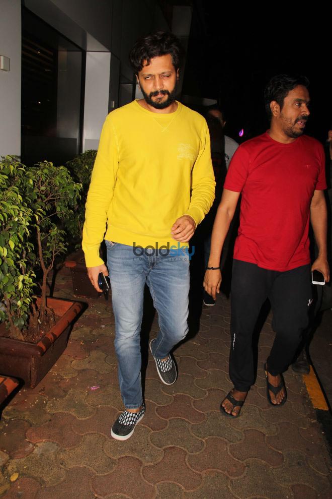 Ritesh Deshmukh Spotted At Salt Water Cafe In Bandra Boldsky