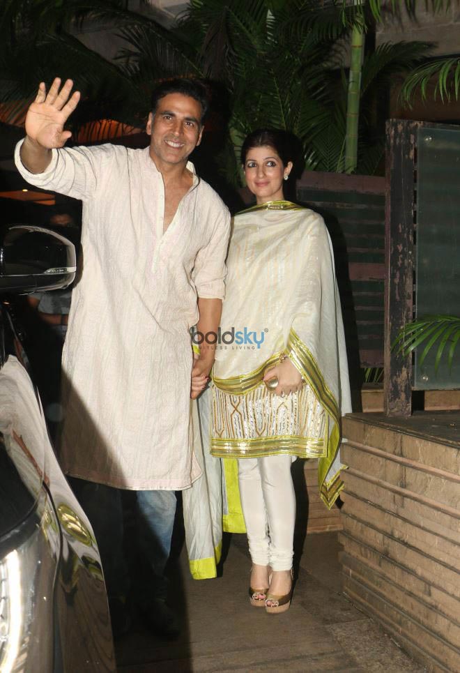 Akshay Kumar With Wife Twinkle Khanna And Others Spotted At KK House